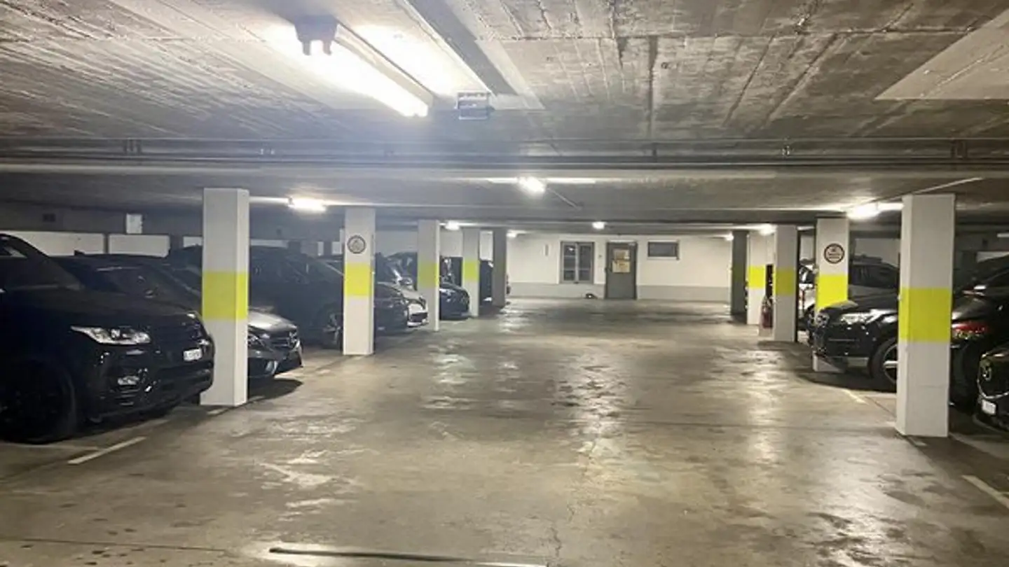 Tiefgaragenstellplatz mieten - Schlossstrasse 8a, 4133 Pratteln