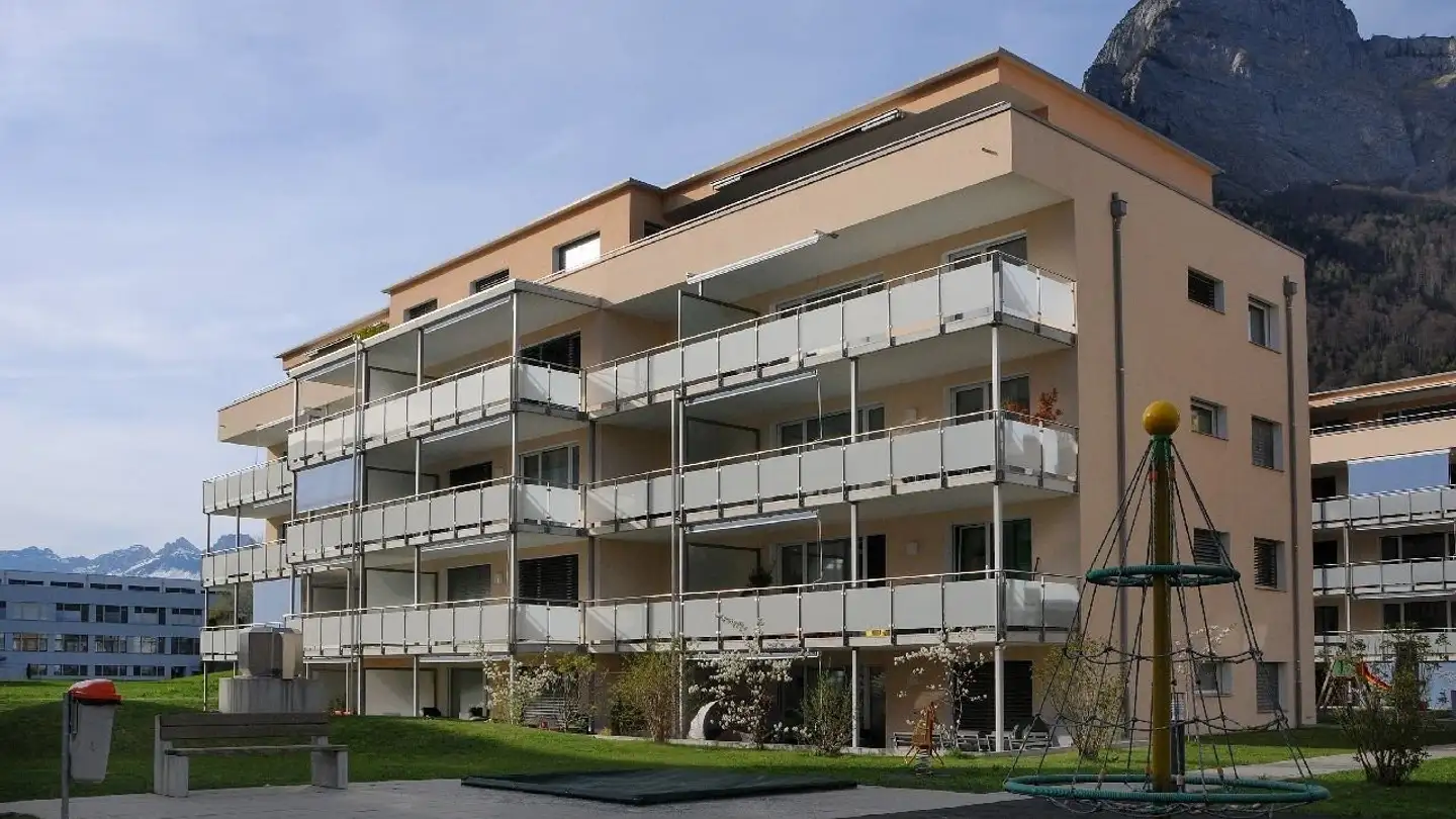 Single garage for rent - Amperdellweg 10, 7320 Sargans