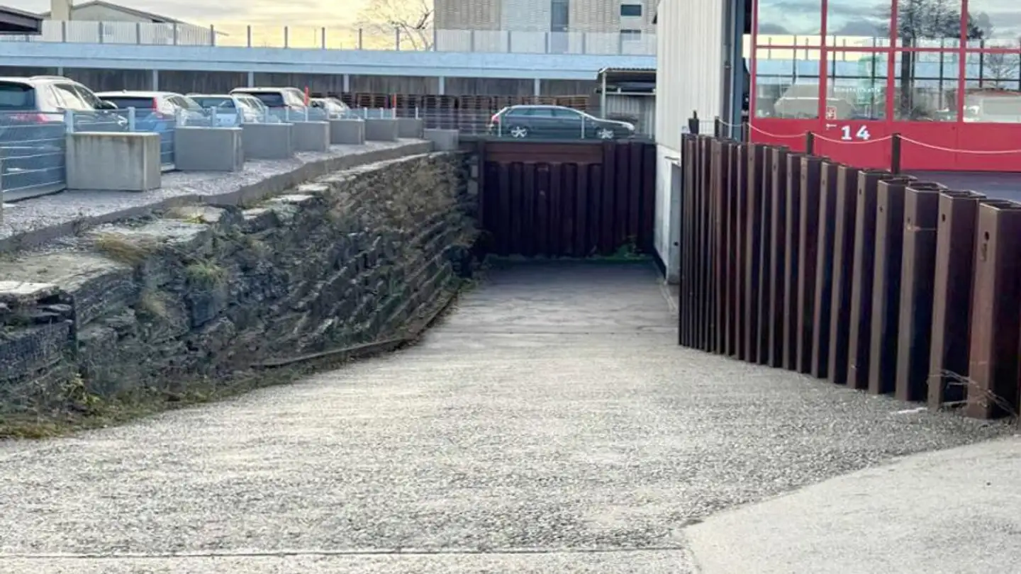 Underground parking space for rent - Hardstrasse 6, 5600 Lenzburg - Photo 2