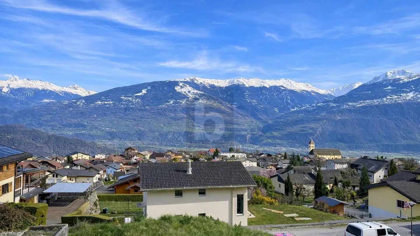 Constructible plot for sale - 1976 Erde