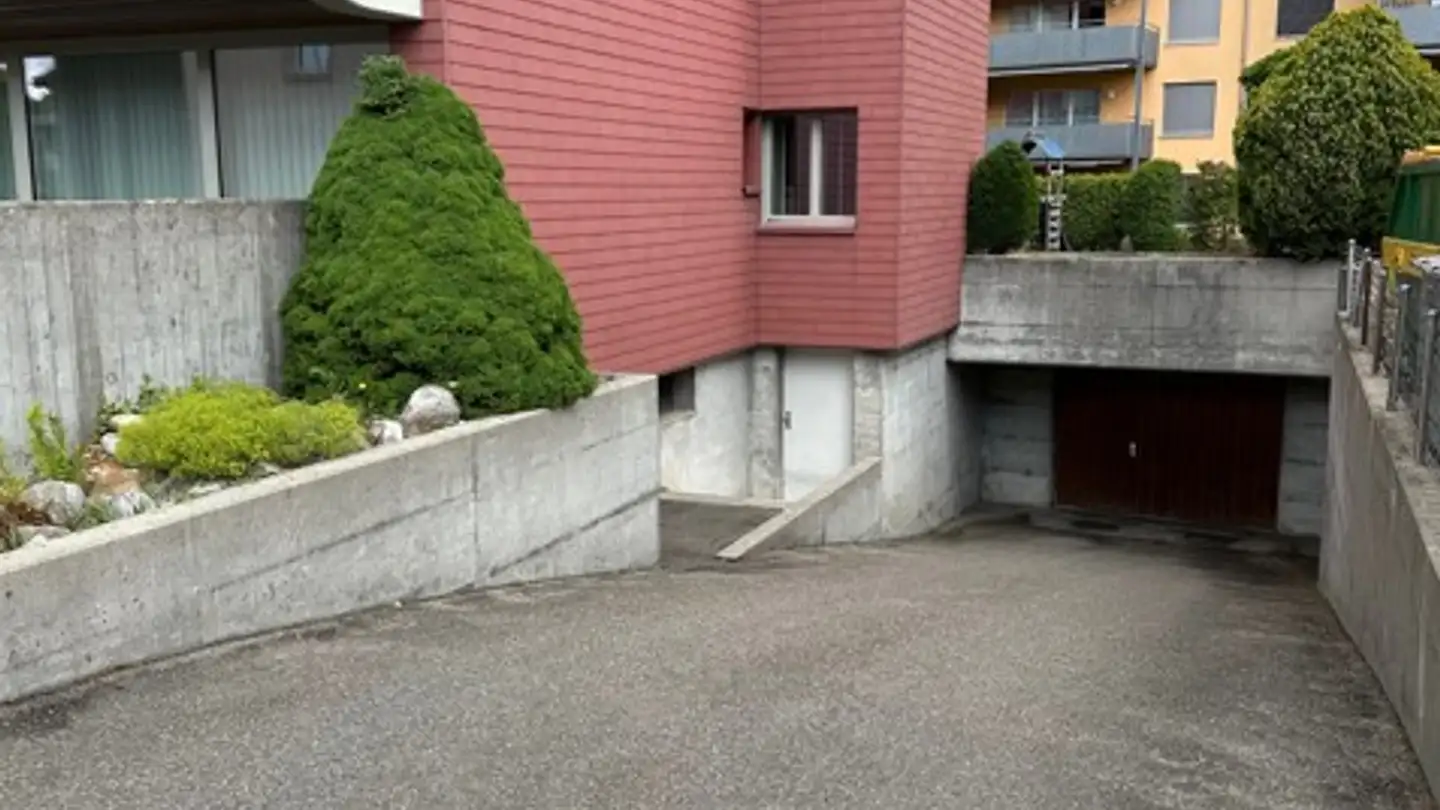 Tiefgaragenstellplatz mieten - Baumgartenweg 1, 5036 Oberentfelden