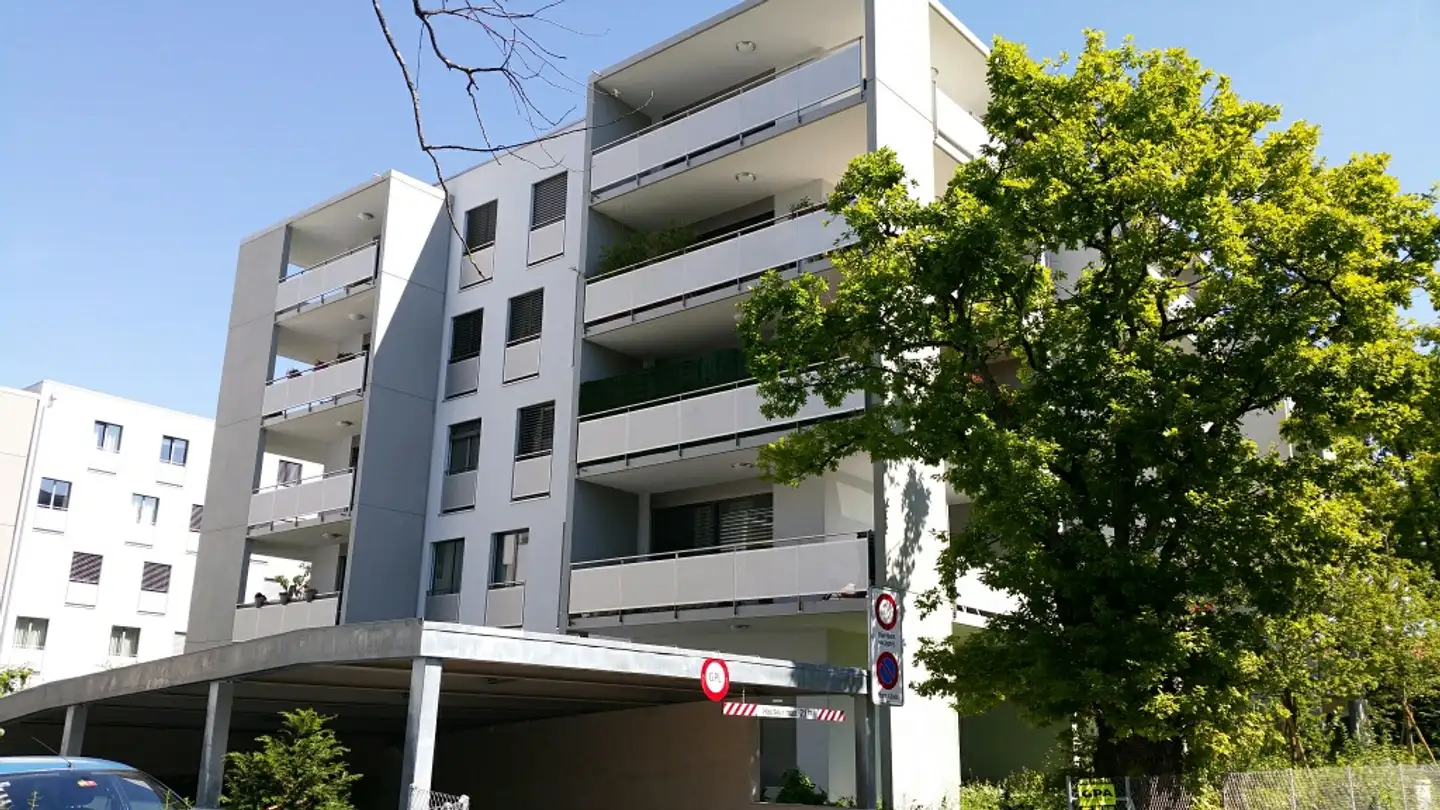 Place de parking extérieure à louer - Chemin De La Tulette 3, 1223 Cologny