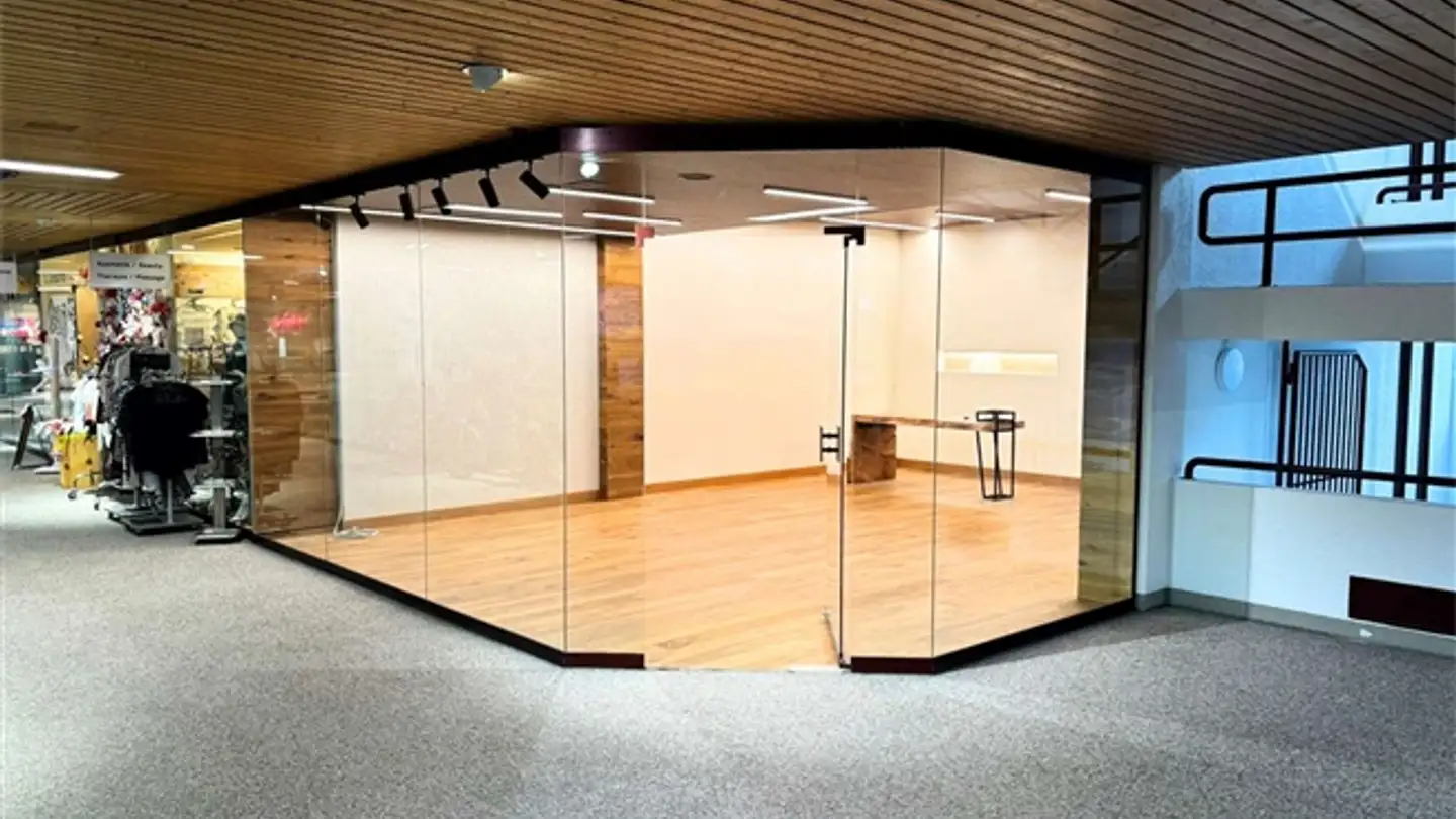 Office space for sale - 7500 St. Moritz