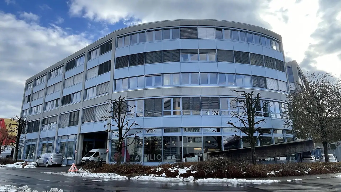 Commercial à louer - Riedstrasse 1, 6343 Rotkreuz