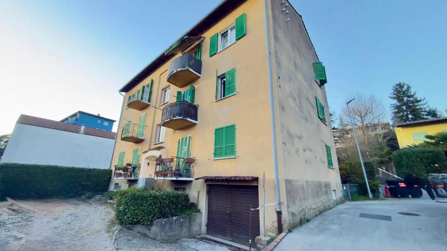Mixed-use building for sale - 6834 Morbio Inferiore