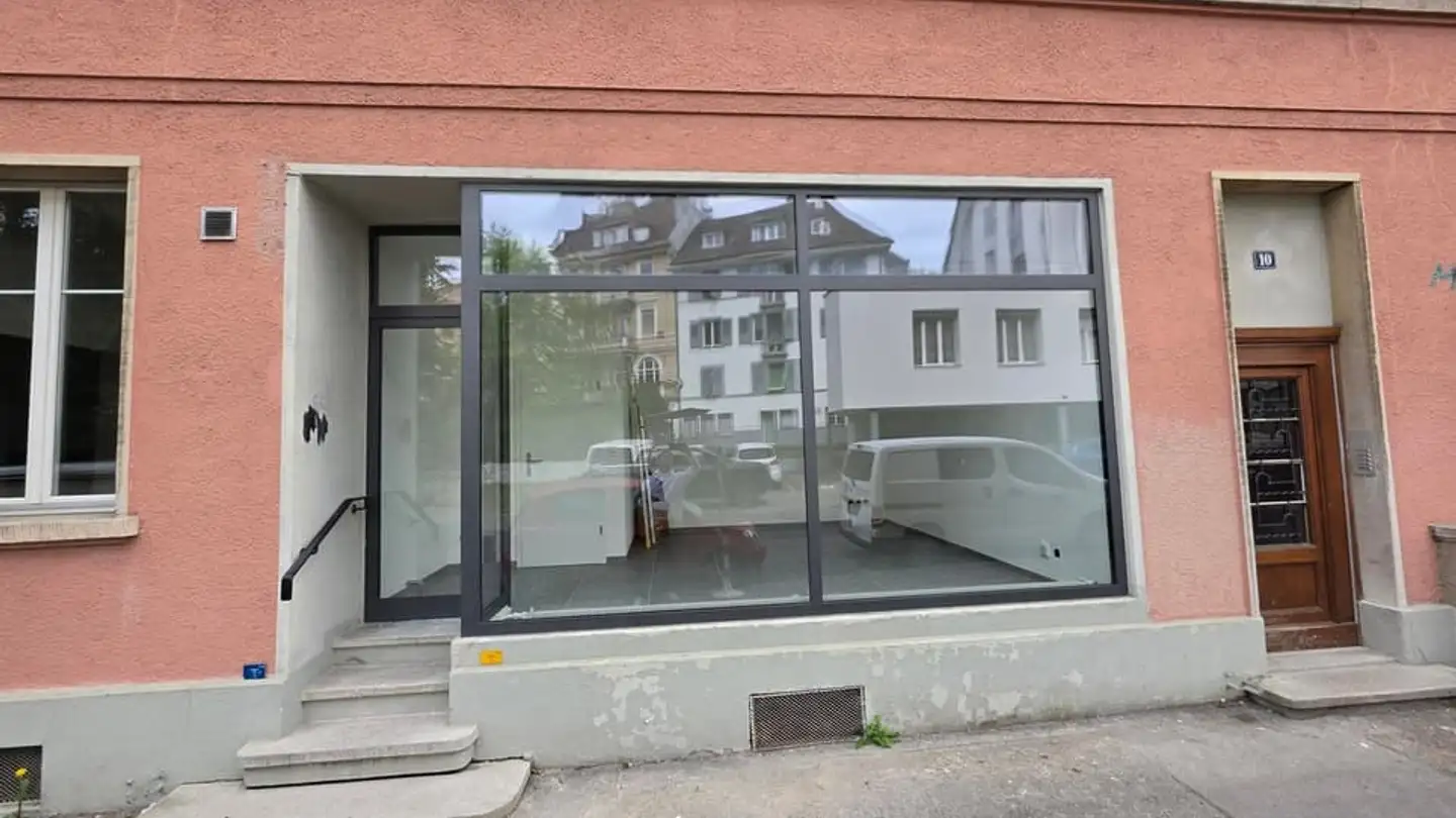 Commercial à louer - Rue De Boujean / Bözingenstrasse 10, 2502 Biel/Bienne
