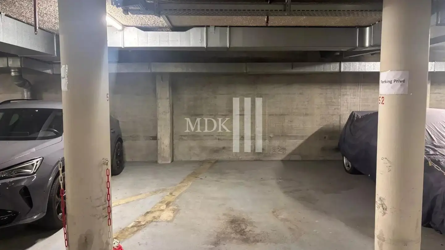 Covered parking space for rent - Rue De Venise 3, 1870 Monthey