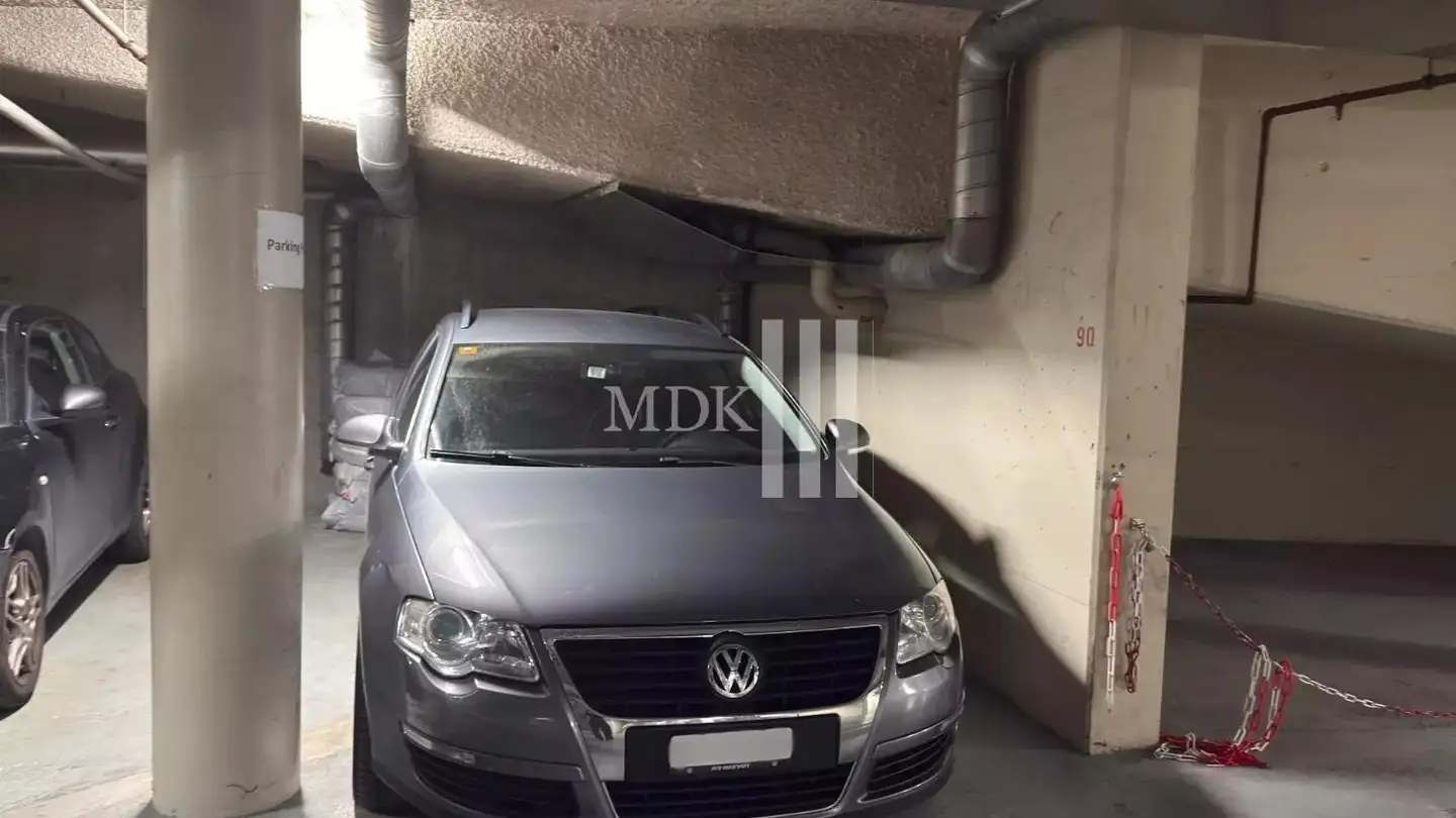 Covered parking space for rent - Rue De Venise 3, 1870 Monthey