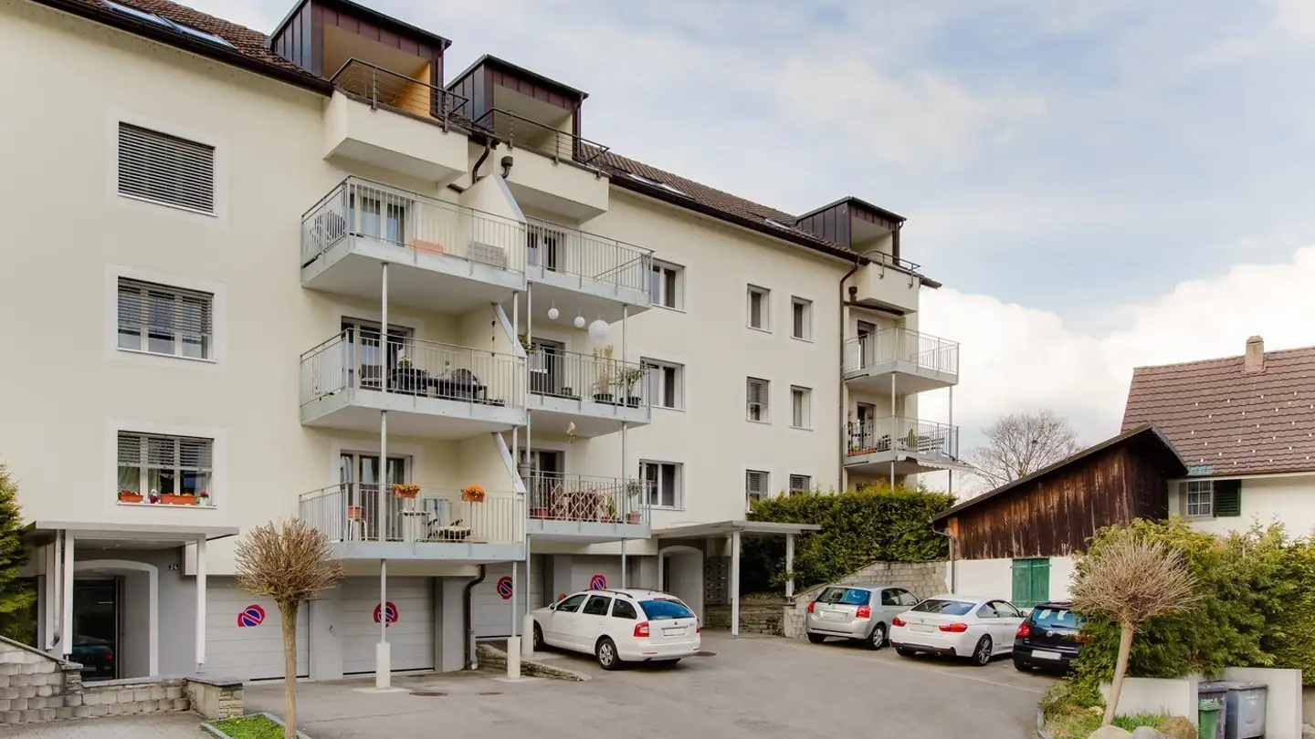 Place de parking extérieure à louer - Dorfbachstrasse 22, 8805 Richterswil