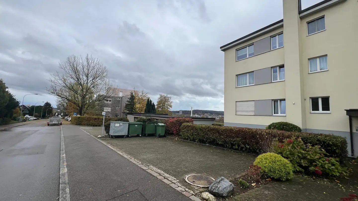 Place de parking extérieure à louer - Schweizäckerstrasse 6, 8955 Oetwil an der Limmat