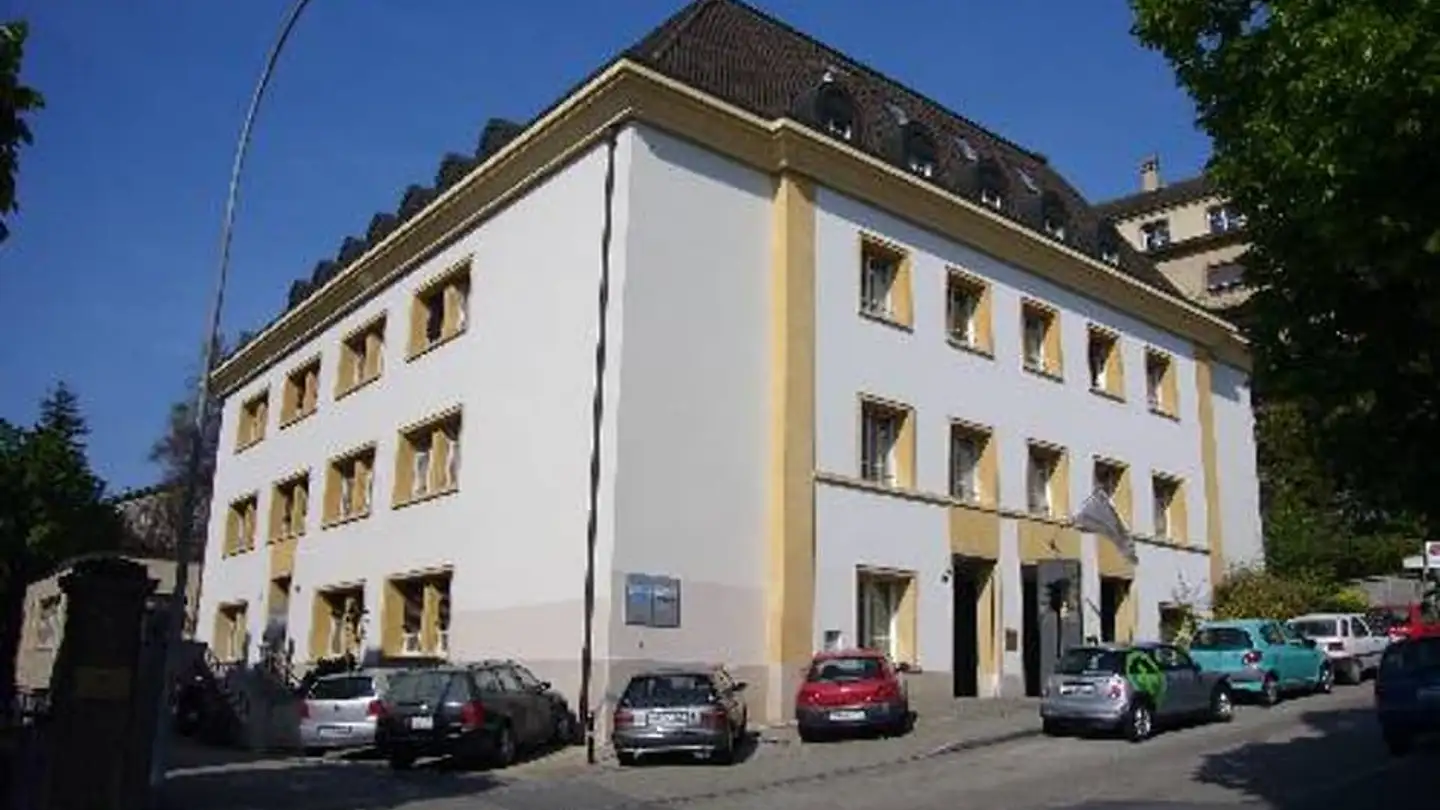 Commerciale in affitto - Avenue Jean-Jacques Rousseau 7, 2000 Neuchâtel