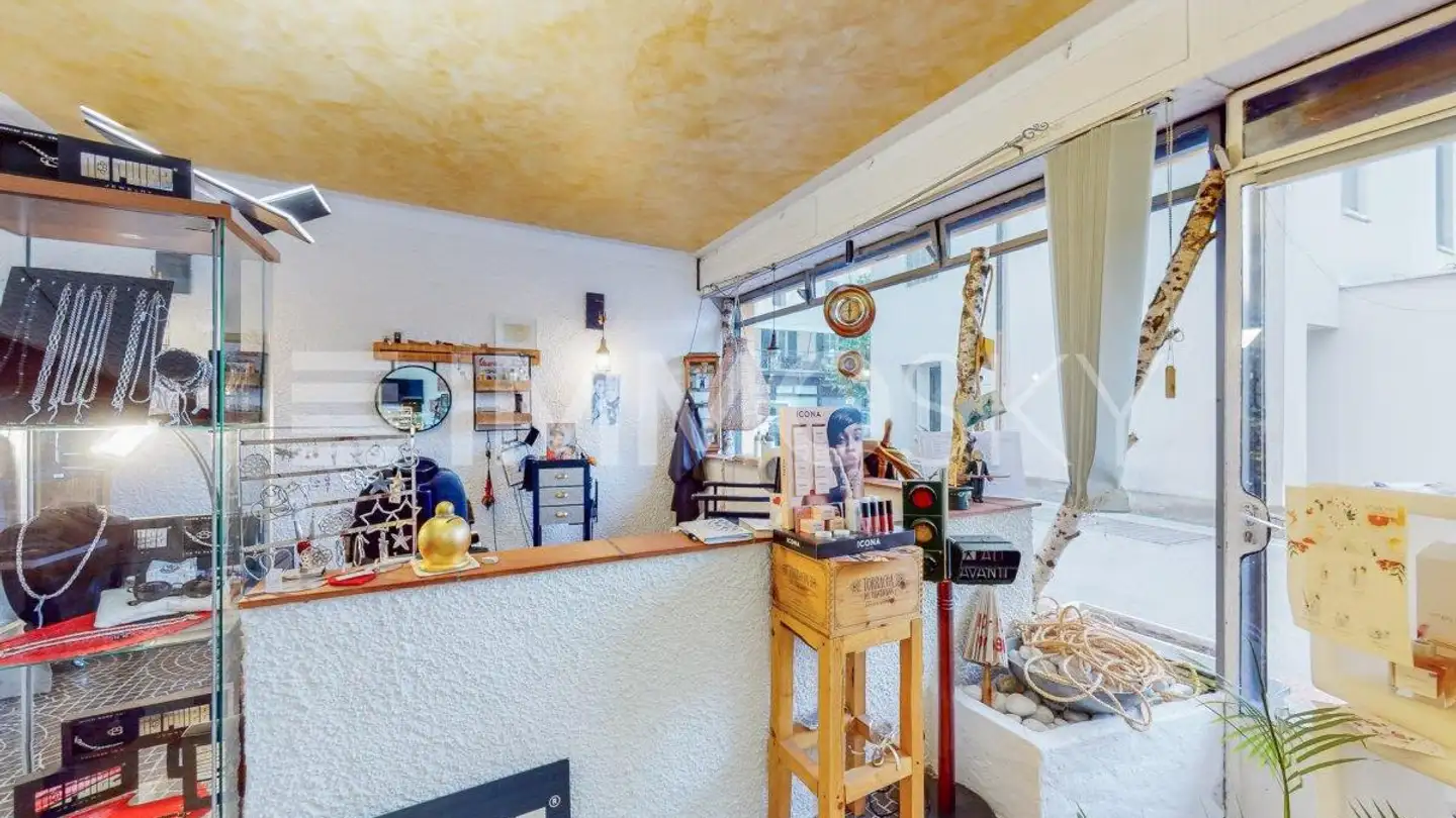 Commercial à vendre - 6815 Melide
