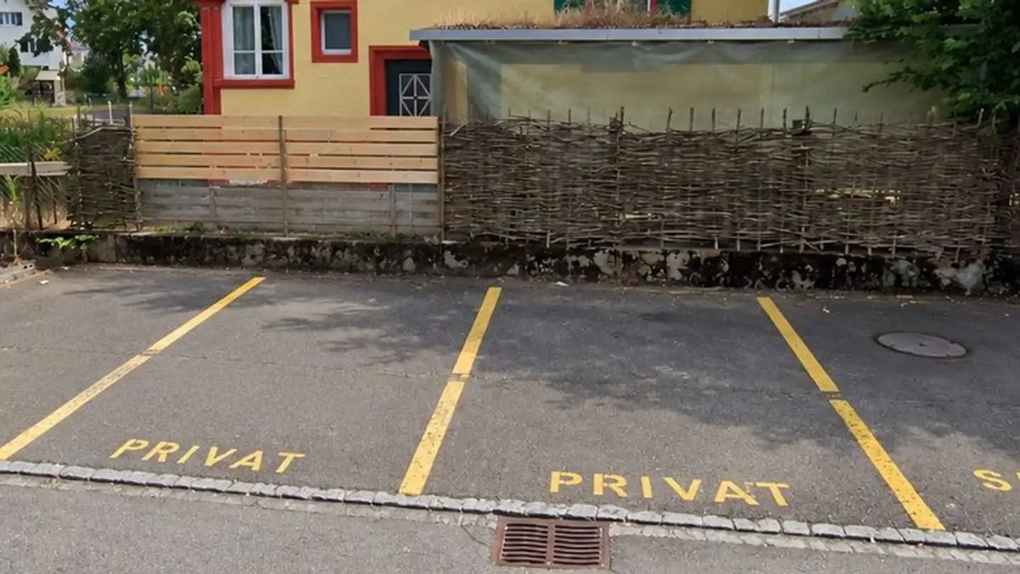 Place de parking extérieure à louer - Postweg, 5033 Buchs AG