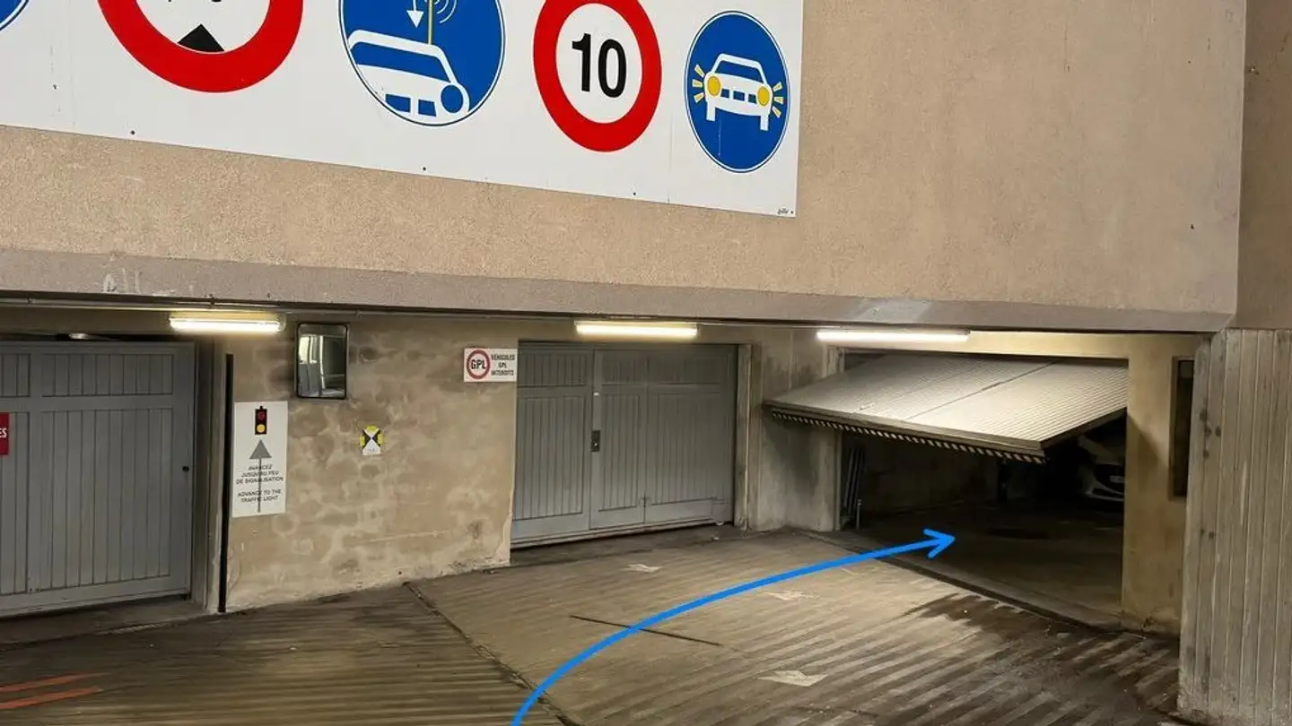 Underground parking space for rent - Rue Du Valais 16, 1202 Genève