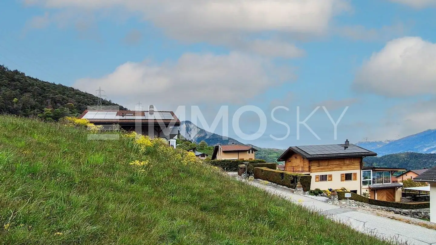 Constructible plot for sale - 1976 Erde