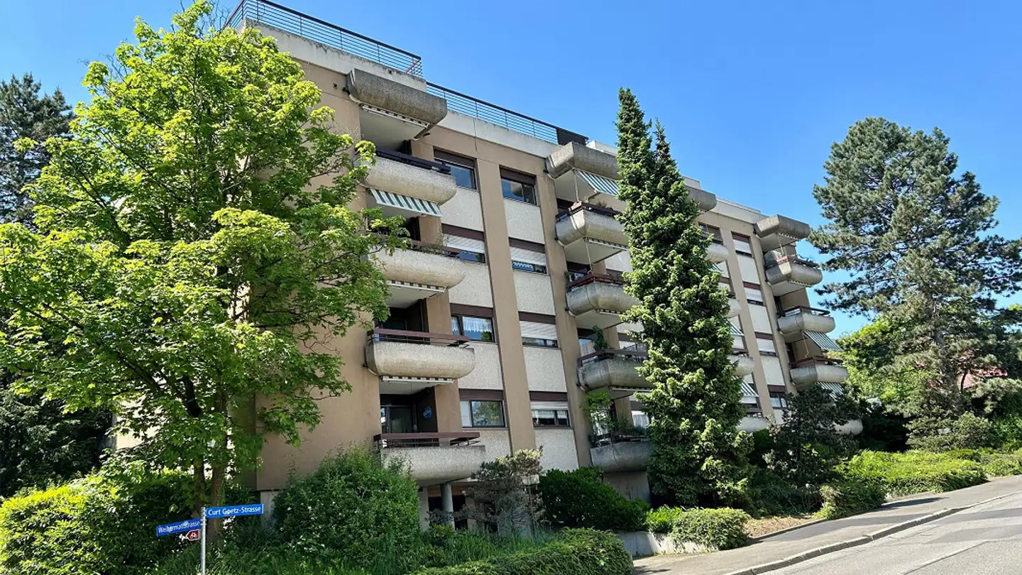 Tiefgaragenstellplatz mieten - Curt Goetz-Strasse 18a, 4102 Binningen