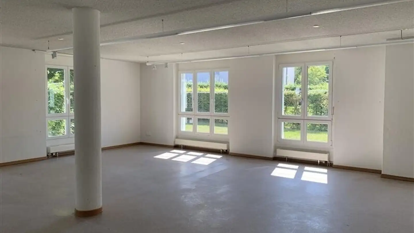 Commercial for rent - Im Pünt, 8105 Watt - Photo 2