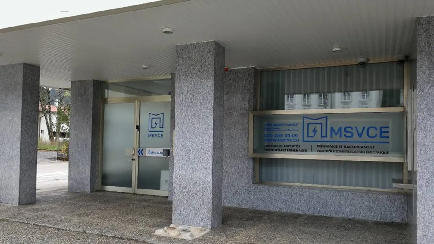 Commercial à louer - Grand-Bourgeau 58, 2126 Les Verrières