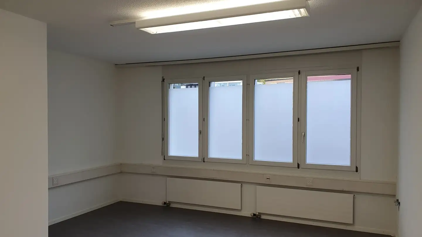 Commercial for rent - Seestrasse 205, 8806 Bäch SZ