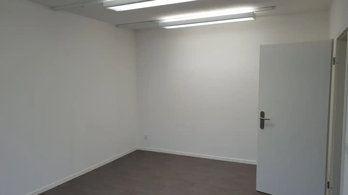 Commercial for rent - Seestrasse 205, 8806 Bäch SZ - Photo 2