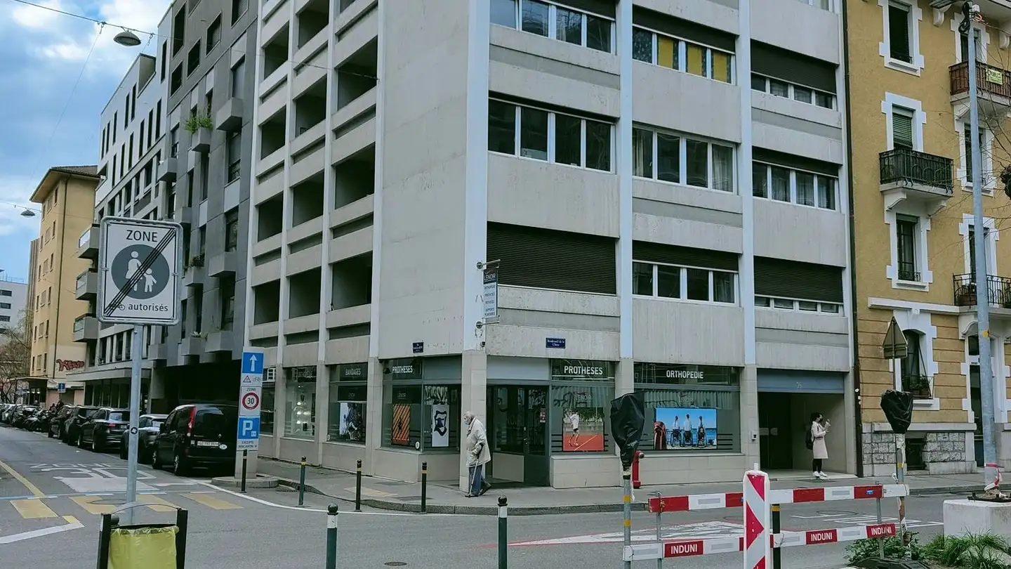 Arcade à louer - Boulevard De La Cluse 35, 1205 Genève