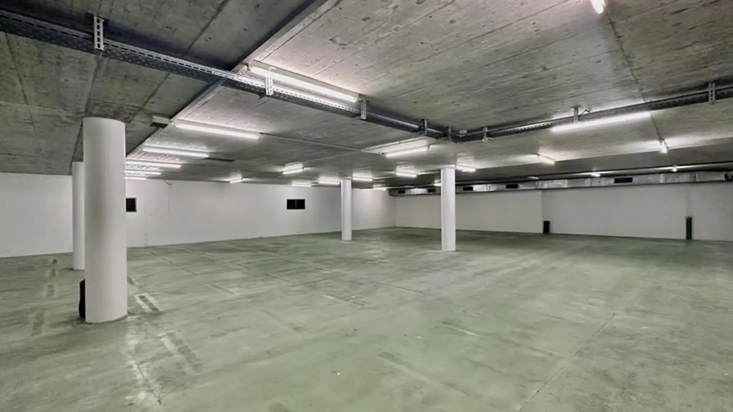 Mixed-use building for rent - 1950 Sion
