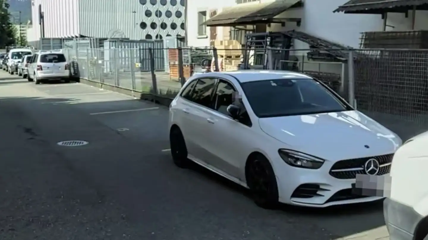 Outdoor parking space for rent - Bändlistrasse 71, 8064 Zürich