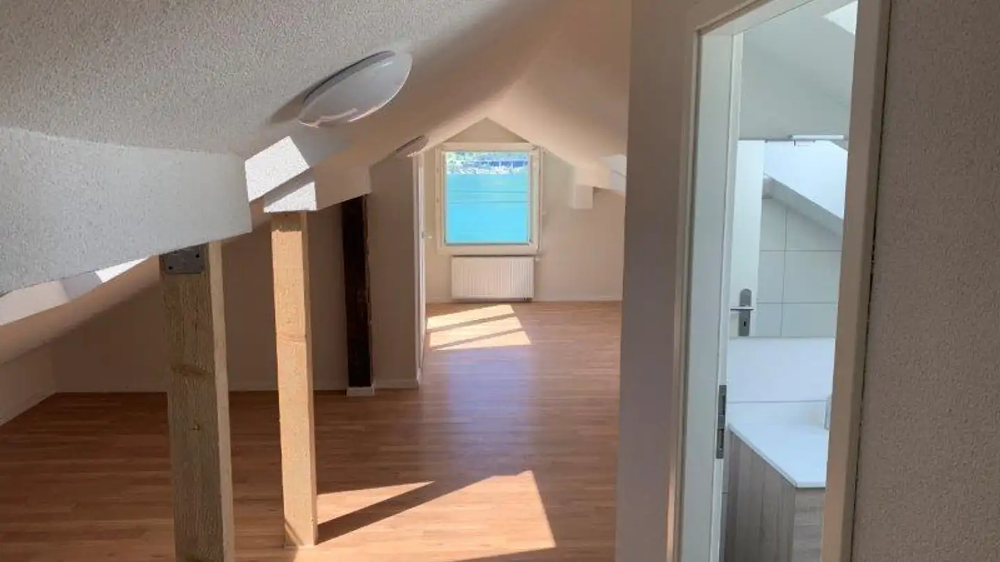 Attic flat for rent - Axenstrasse 50, 6454 Flüelen - Photo 2