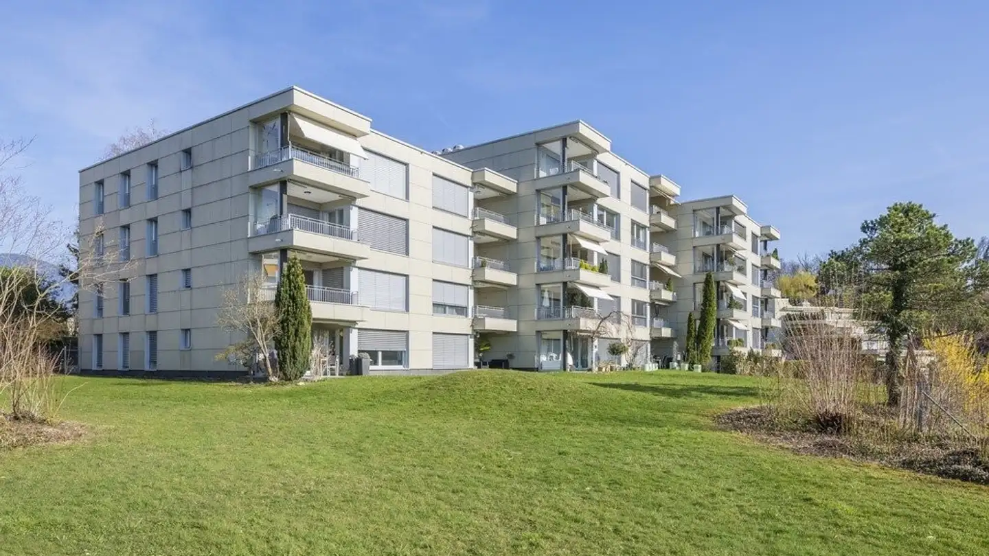 Outdoor parking space for rent - Meggenhornstrasse 2, 6045 Meggen