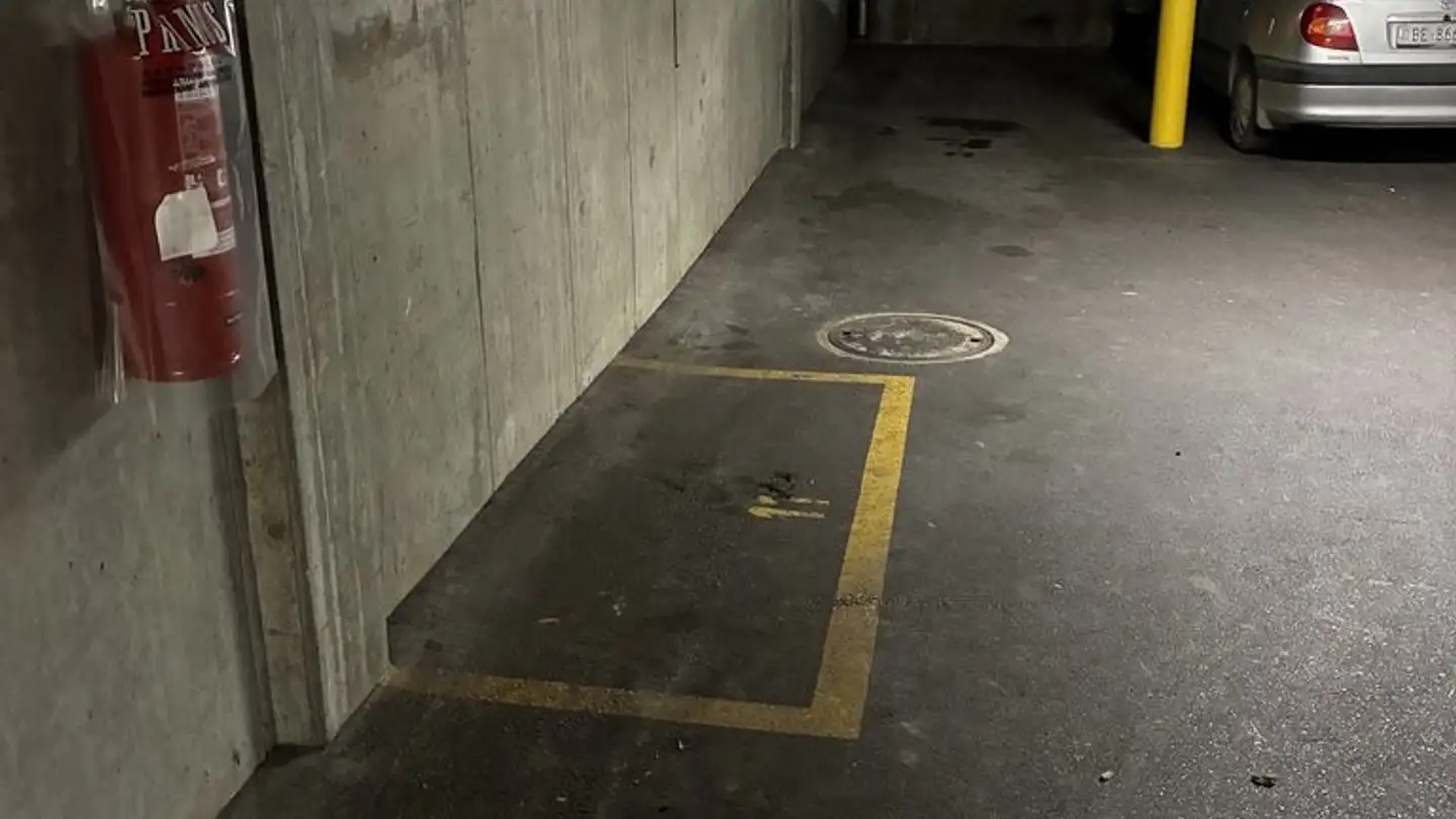 Place de parking intérieure pour moto à louer - Tulpenweg 2, 3250 Lyss - Photo 2