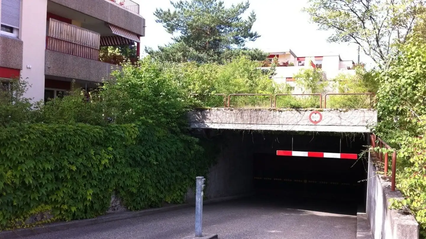 Place de parking intérieure pour moto à louer - Tulpenweg 2, 3250 Lyss - Photo 3