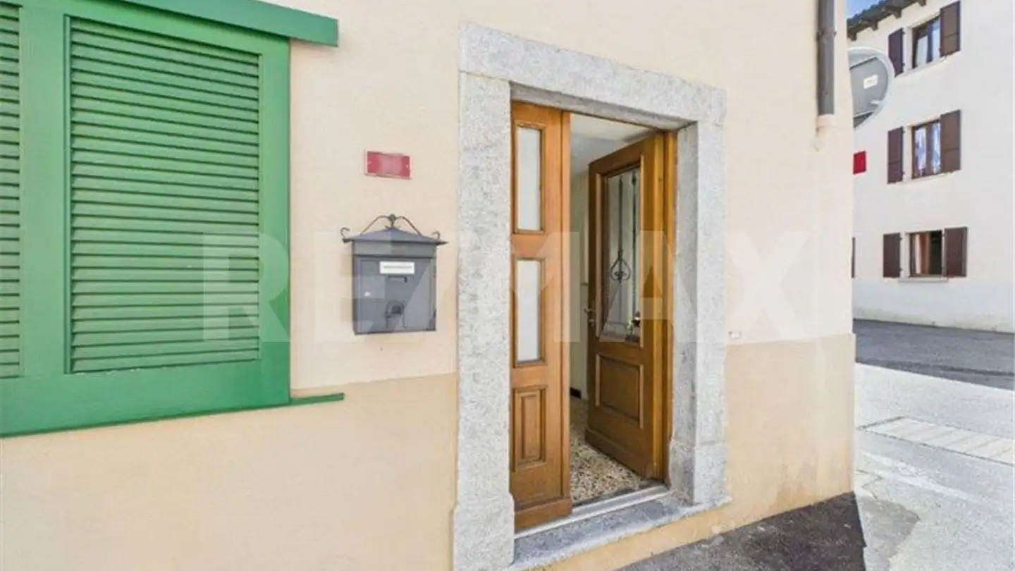 Row house for sale - 6950 Tesserete