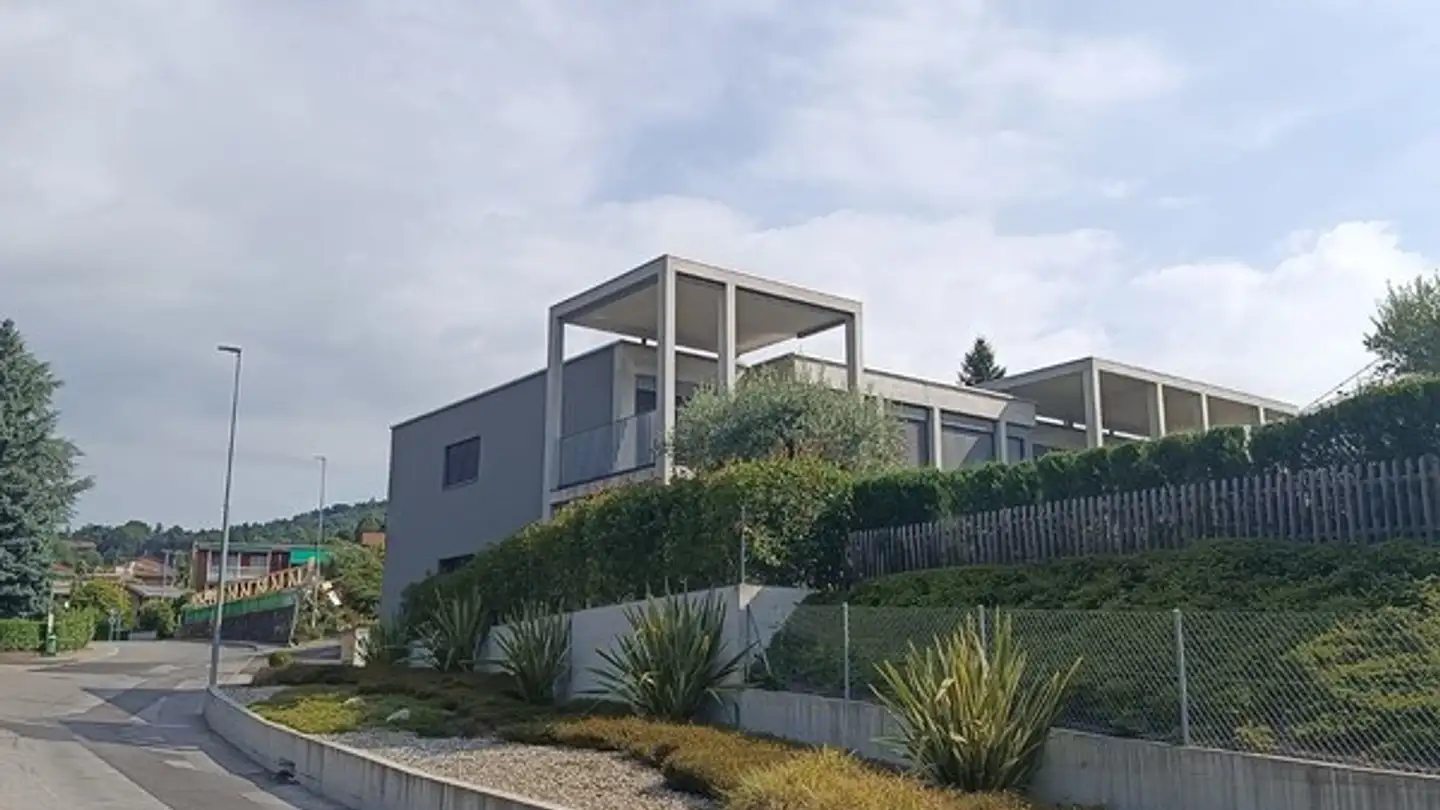 Apartment for rent - 6949 Comano