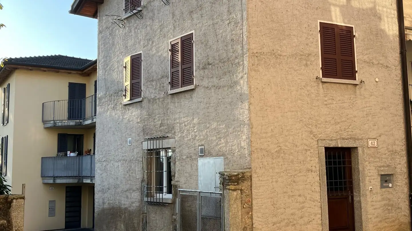 Single house for rent - 6949 Comano