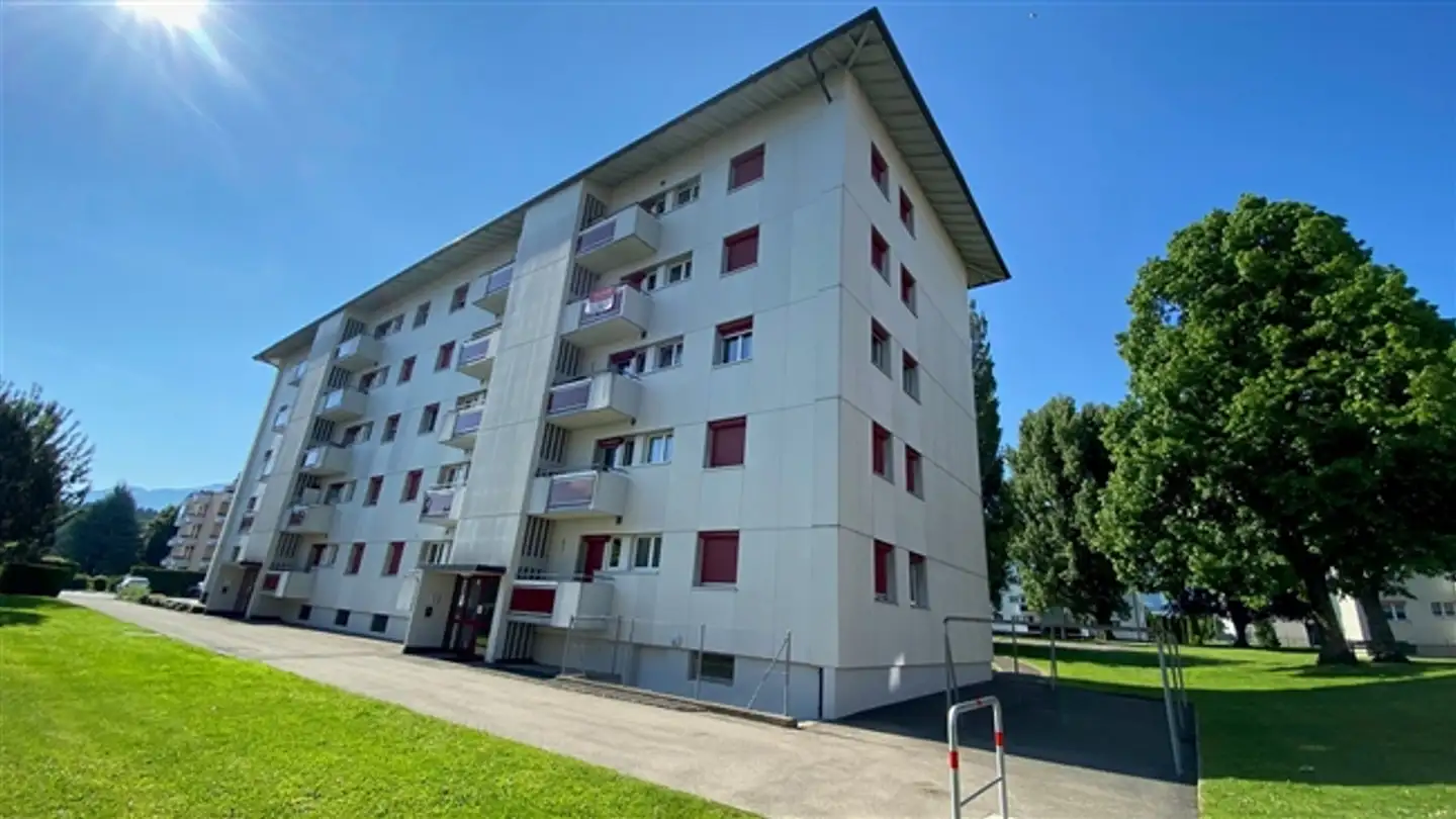 Outdoor parking space for rent - Rue De La Berra, 1630 Bulle