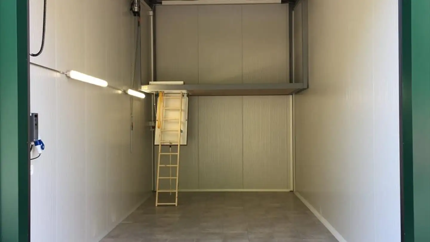 Single garage for rent - Zone Industrielle Prés-Clos 3a, 1852 Roche VD