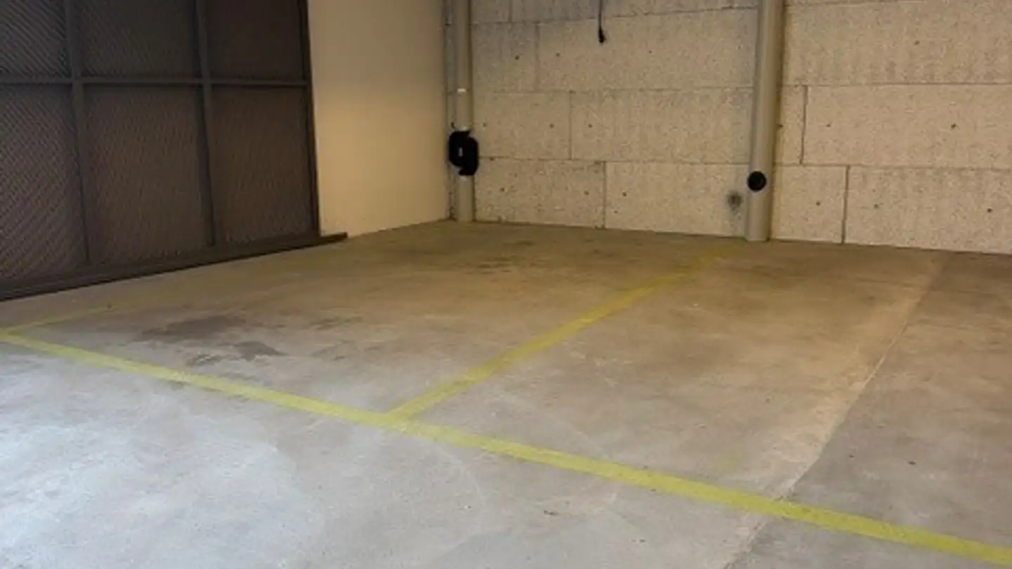 Garage individuel à louer - Ueberlandstrasse 203, 8600 Dübendorf