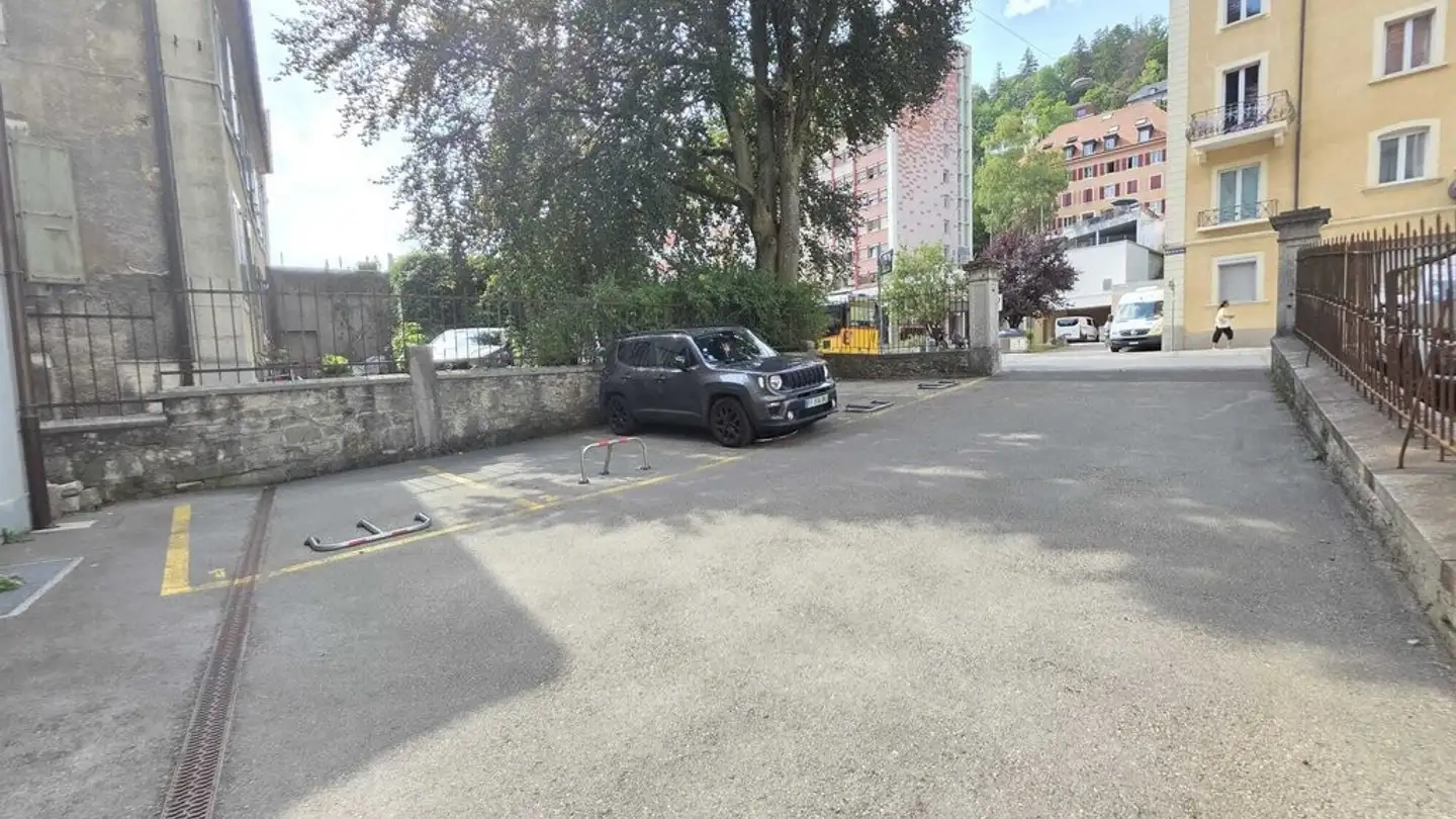 Outdoor parking space for rent - 2400 Le Locle