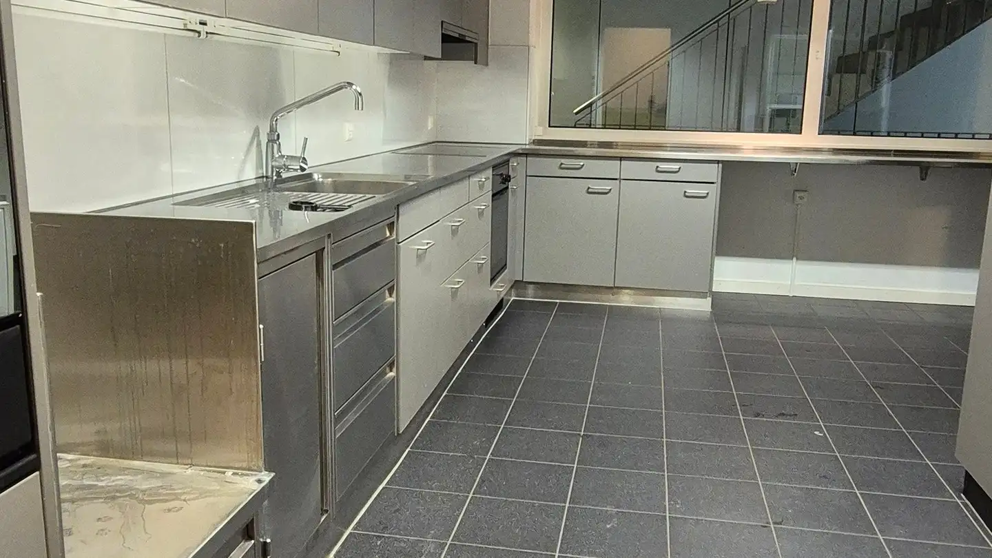 Commerciale in affitto - Eichrainstrasse 13, 8052 Zürich