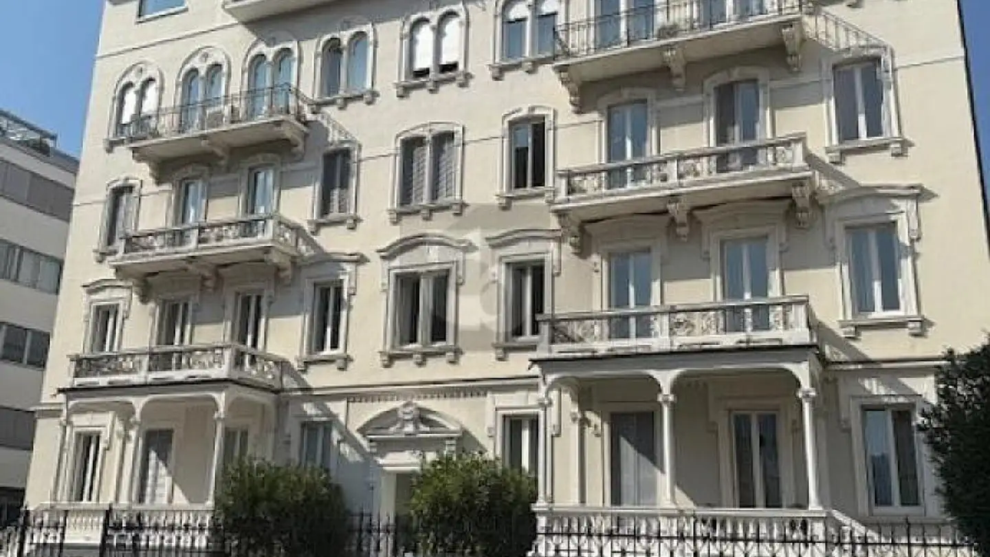 Mixed-use building for sale - 6900 Lugano