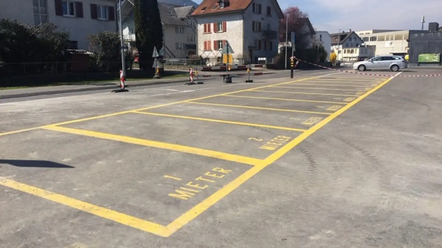 Outdoor parking space for rent - Bahnhofstrasse 41, 8864 Reichenburg