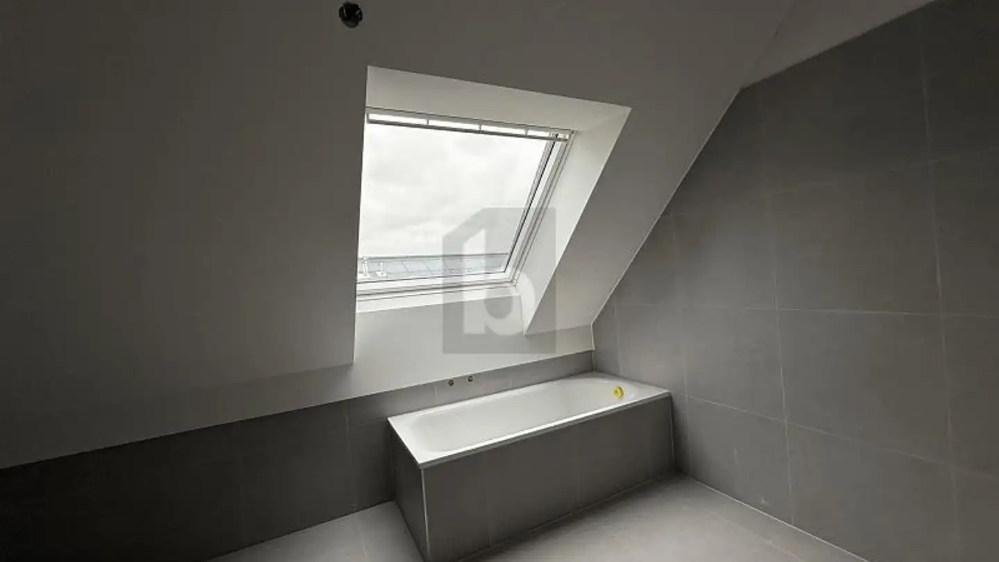 Dachgeschosswohnung mieten - 8196 Wil ZH - Foto 4