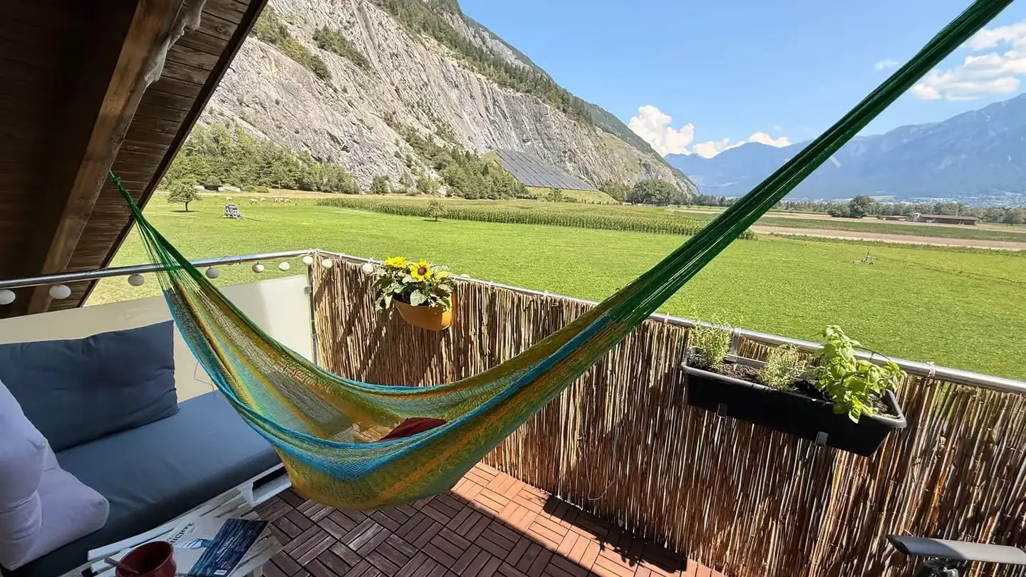 Attic flat for rent - Bergstrasse 5, 7012 Felsberg
