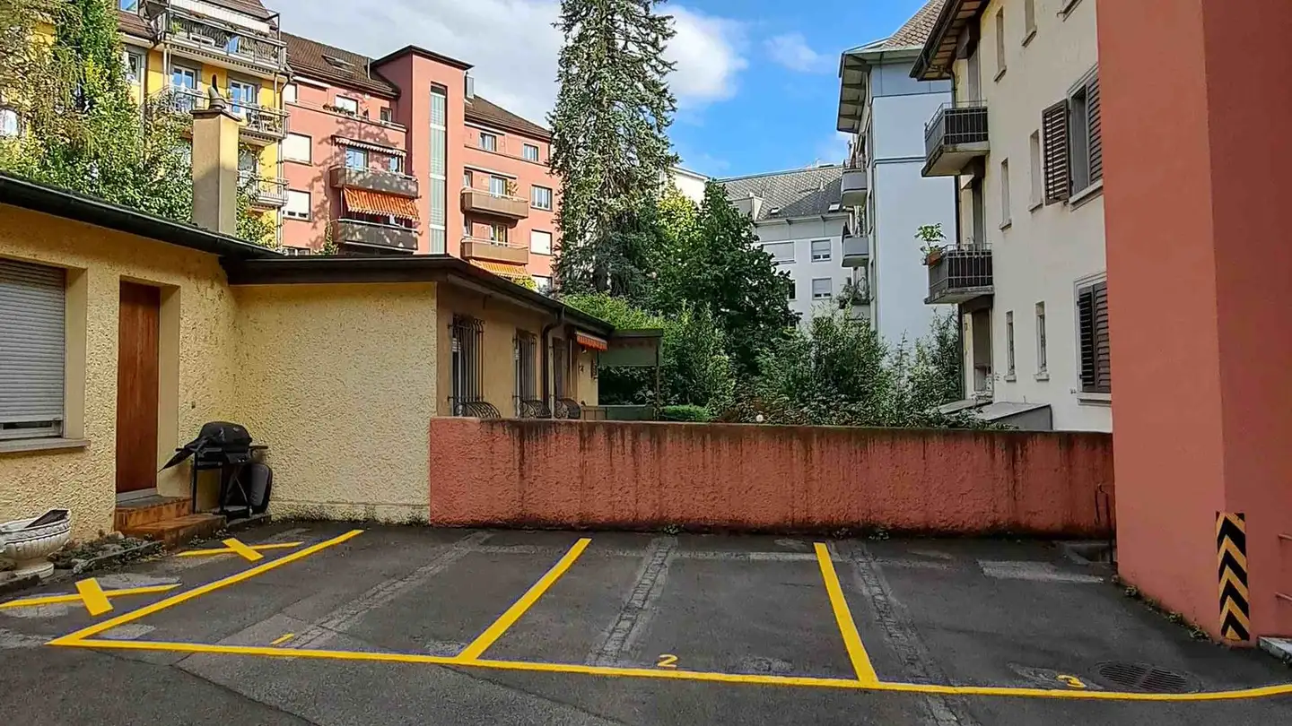 Place de parking extérieure à louer - Hofwiesenstrasse 18, 8057 Zürich