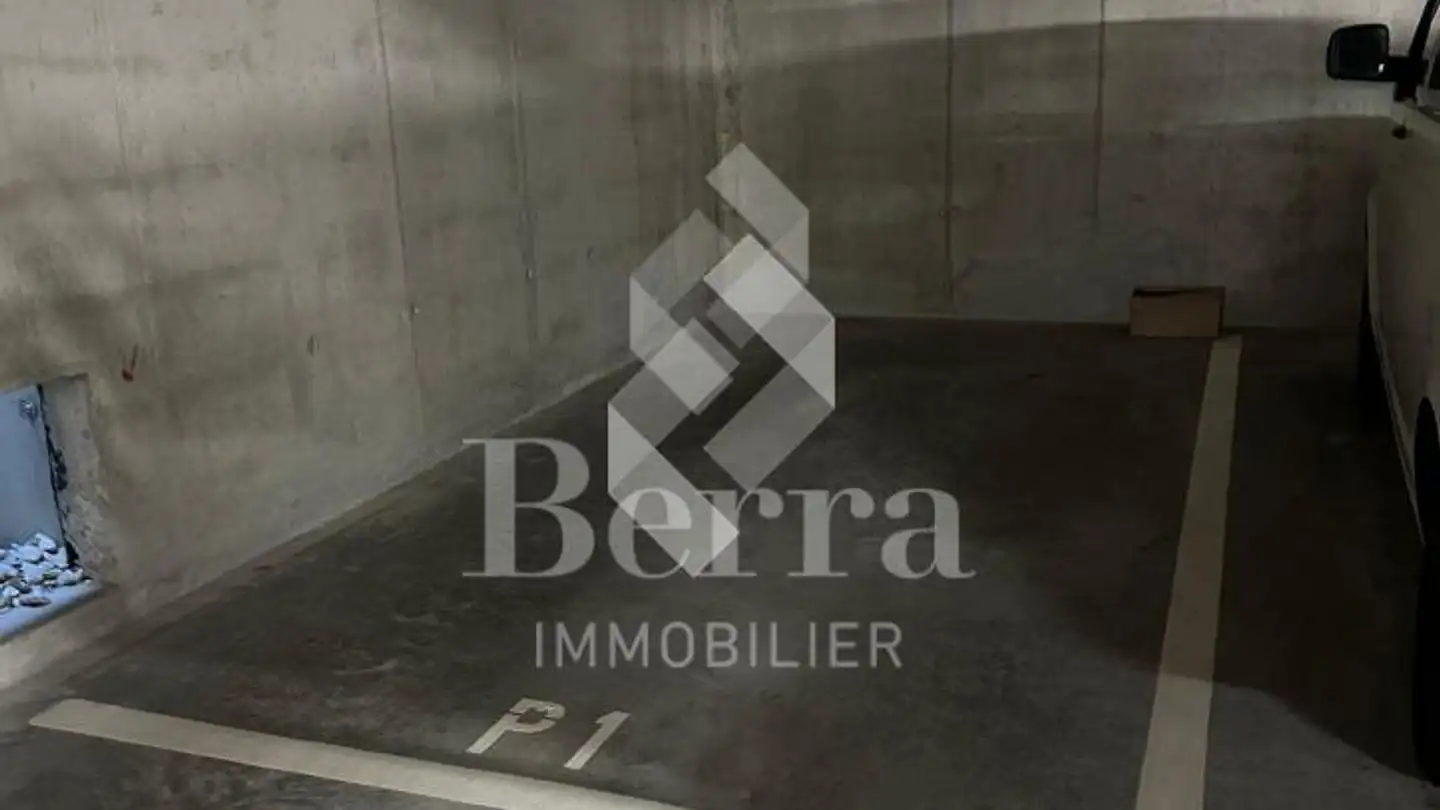 Place de parking souterraine à louer - Avenue De La Gare, 1958 St-Léonard