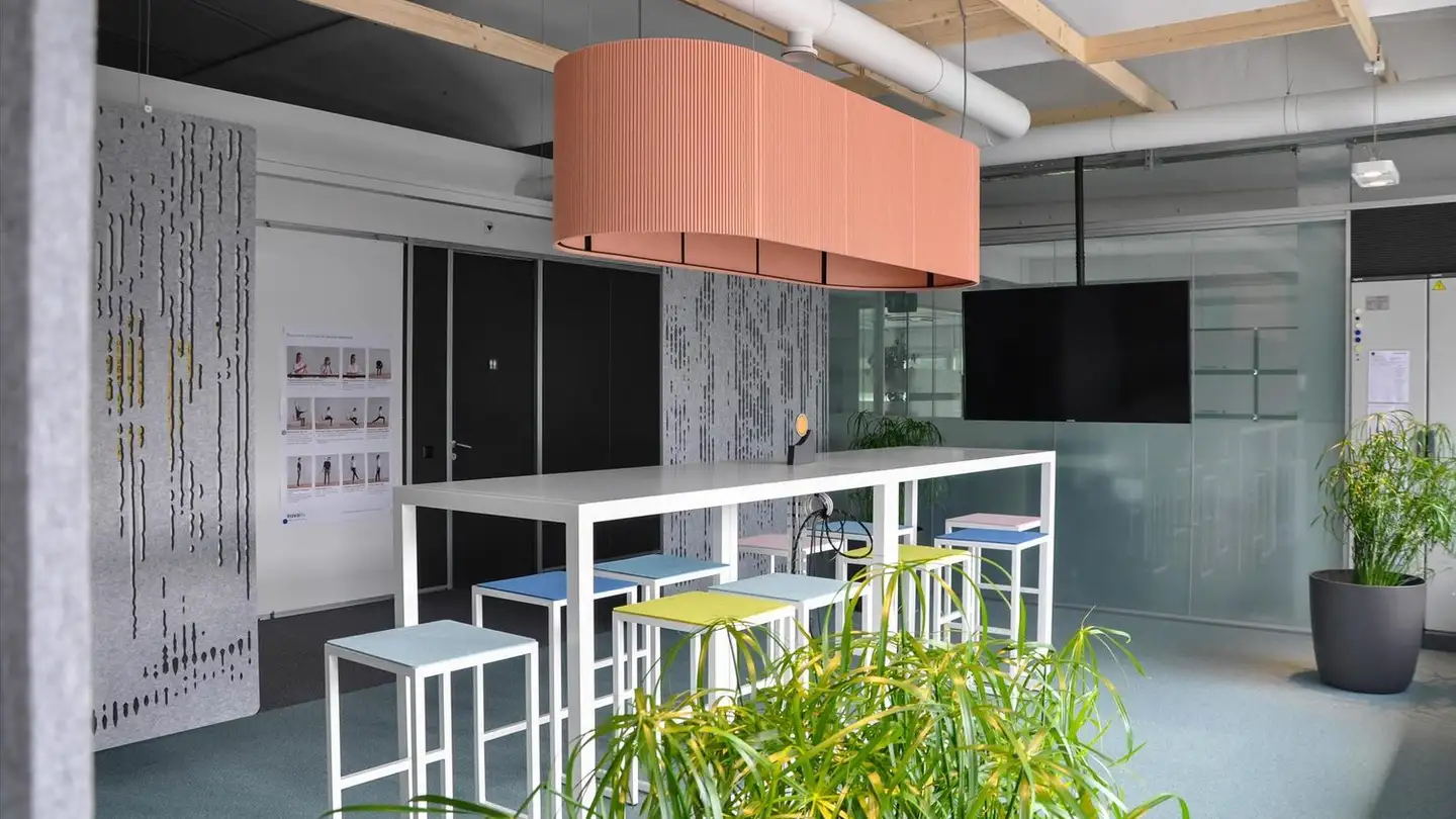 Office space for rent - 6930 Bedano - Photo 2