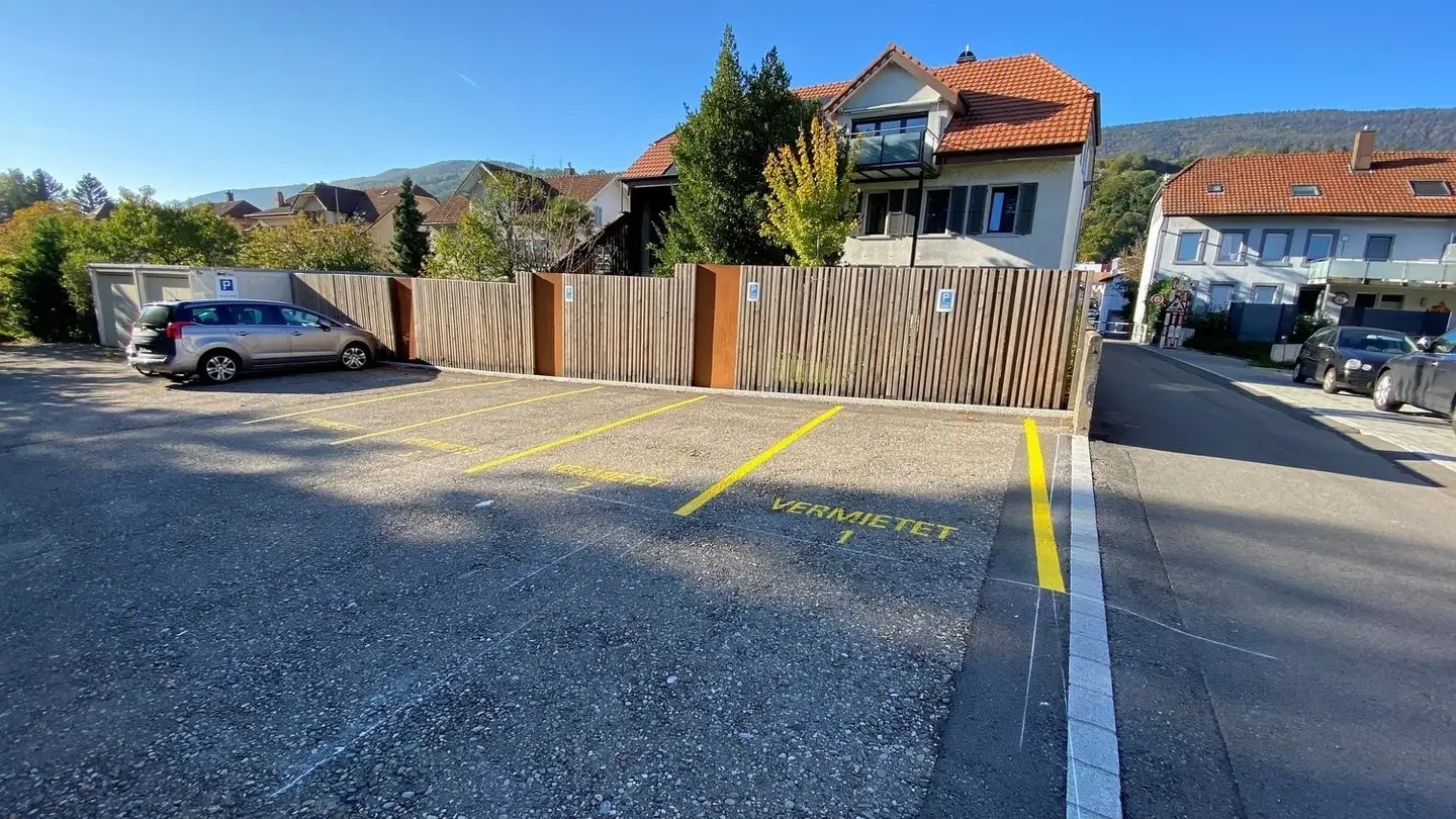 Outdoor parking space for rent - Bahnhofplatz 4, 2543 Lengnau BE - Photo 2