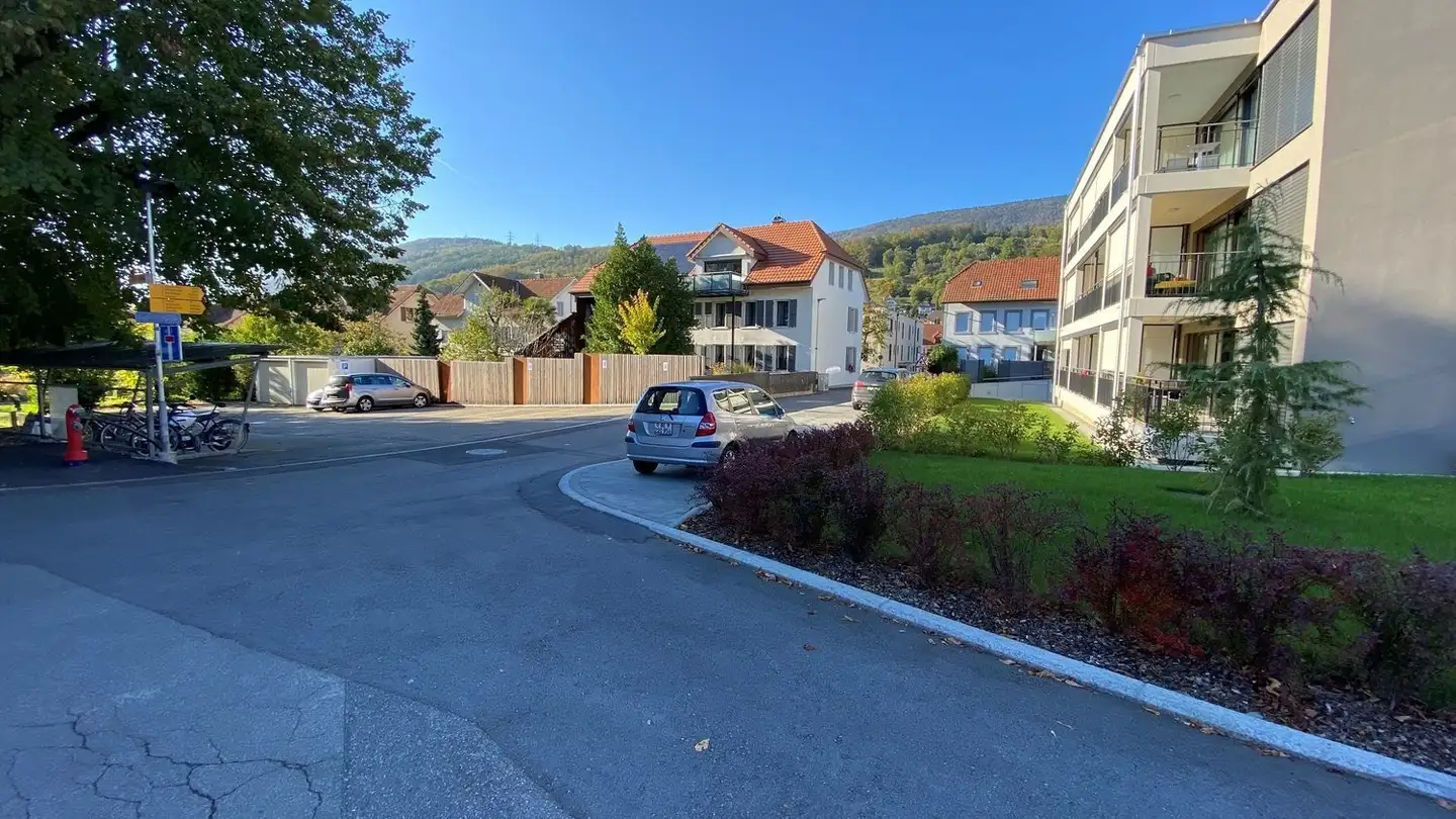Outdoor parking space for rent - Bahnhofplatz 4, 2543 Lengnau BE - Photo 3