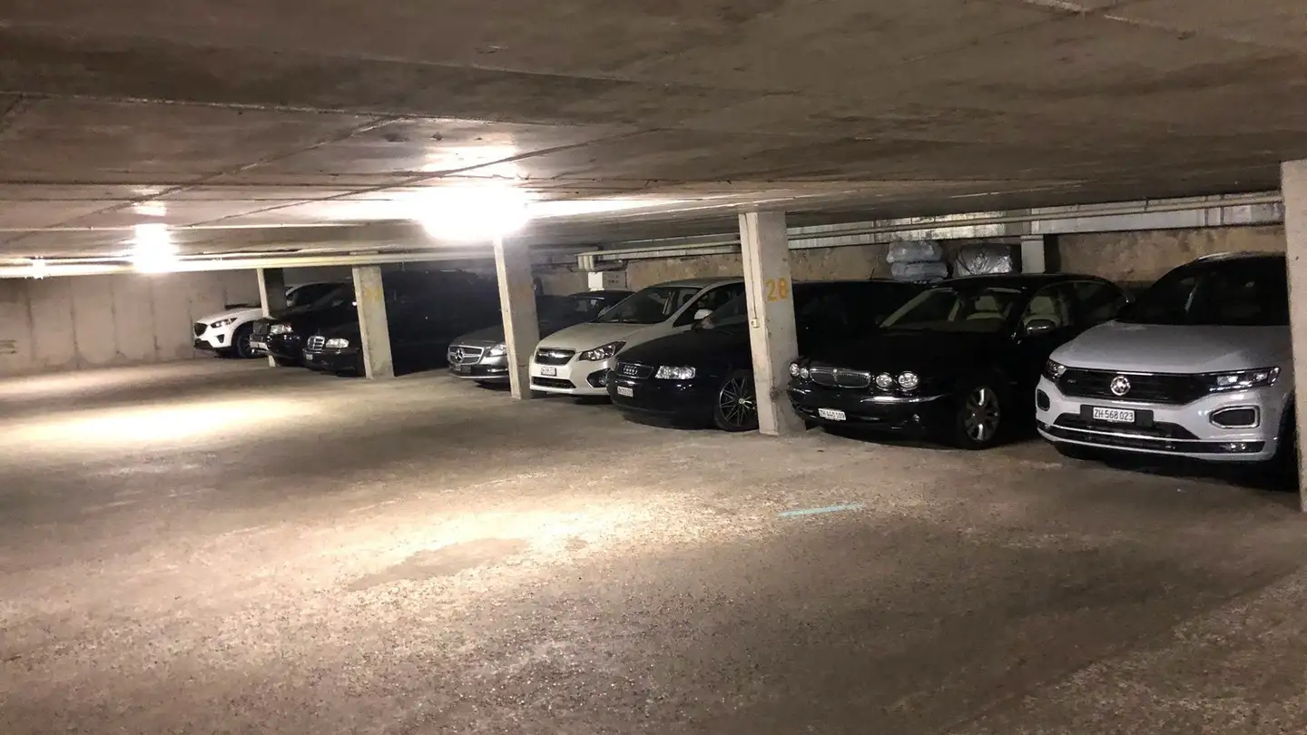Parcheggio esterno in affitto - Seebacherstrasse 66, 8052 Zürich