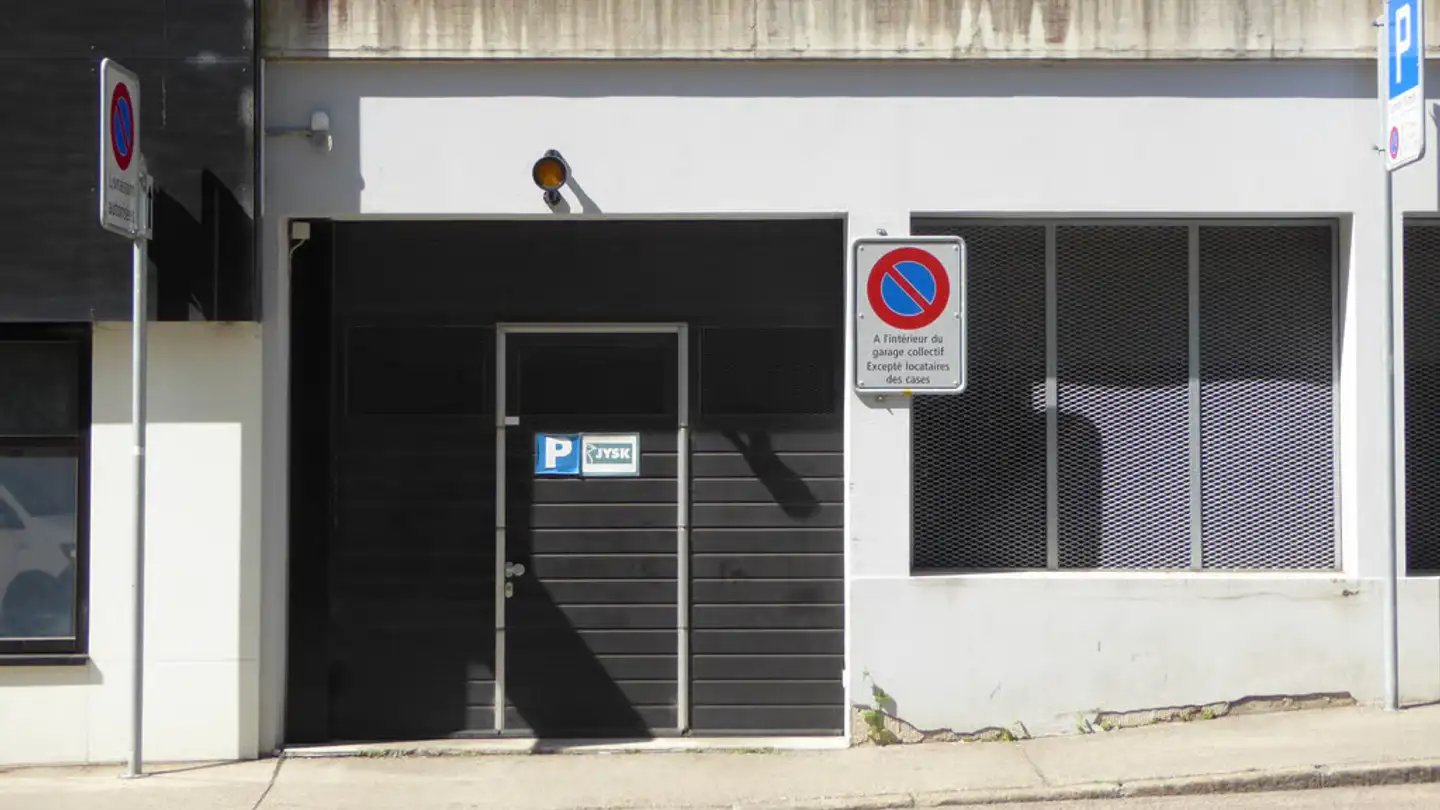 Tiefgaragenstellplatz mieten - Avenue Léopold-Robert 146, 2300 La Chaux-de-Fonds - Foto 3